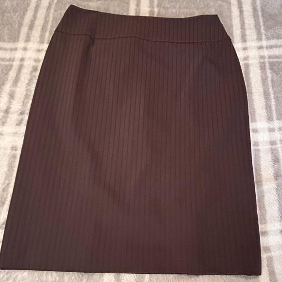 ANTONIO MELANI Dresses & Skirts - Antonio Melani brown bodycon sz 0 Double back slit mini skirt textured pinstripe